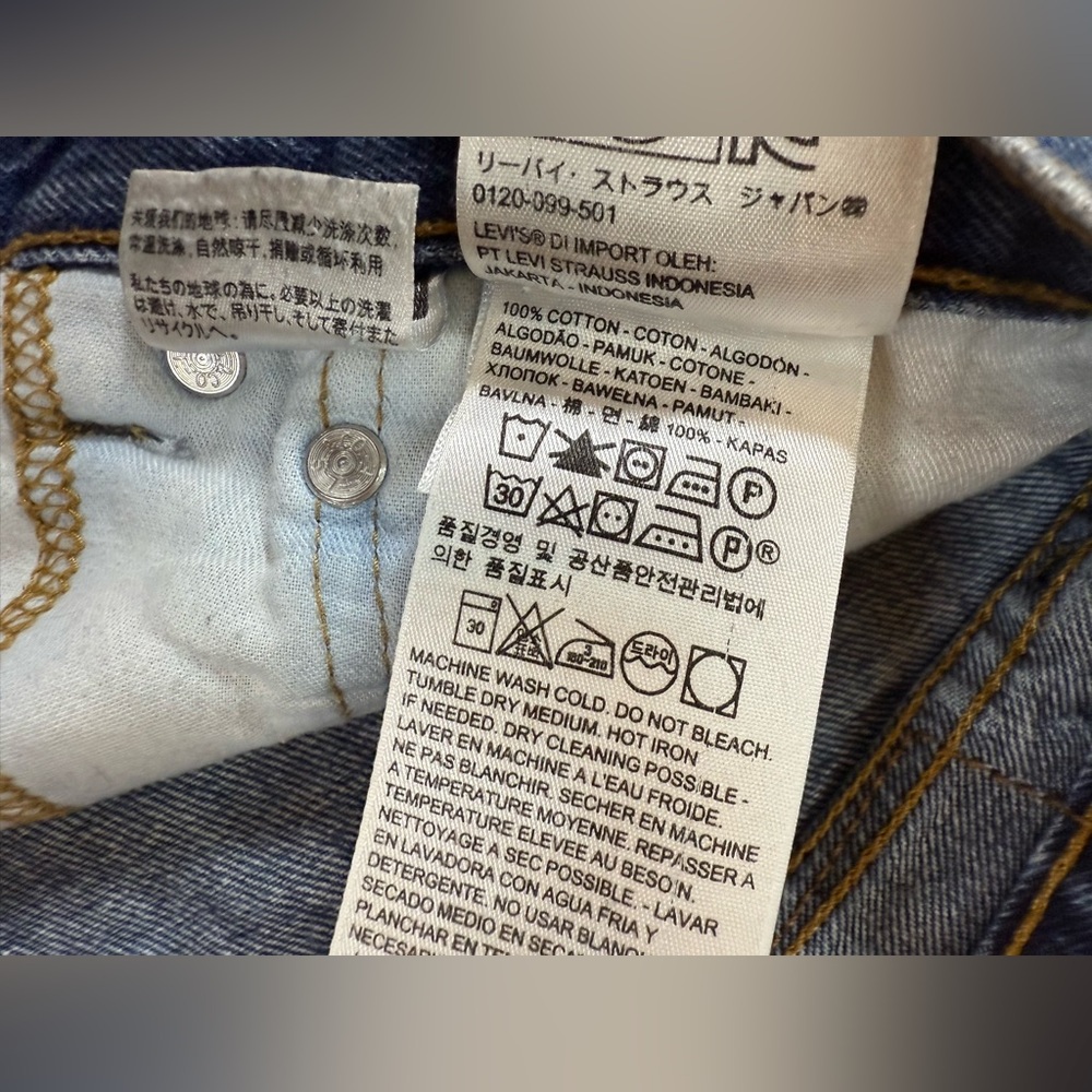 Levi’s dark wash mid rise 17in waist jean shorts distressed (bin T) - Picture 4 of 7